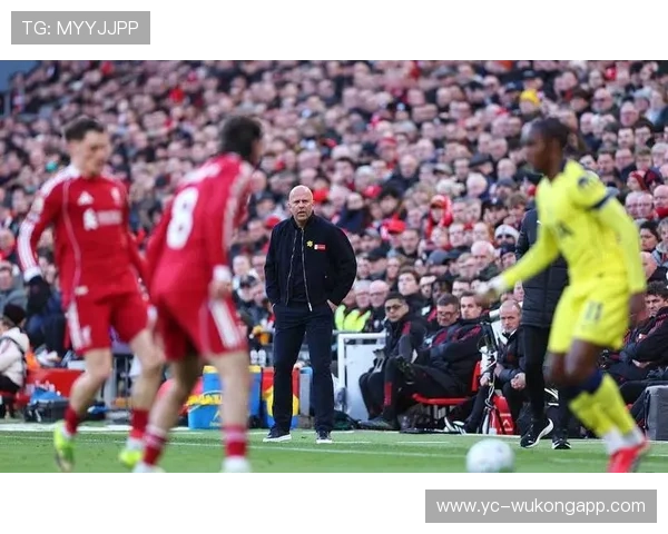利物浦压迫体系防守漏洞问题凸显，球队近期防线表现承压，竞争稳定性面临考验