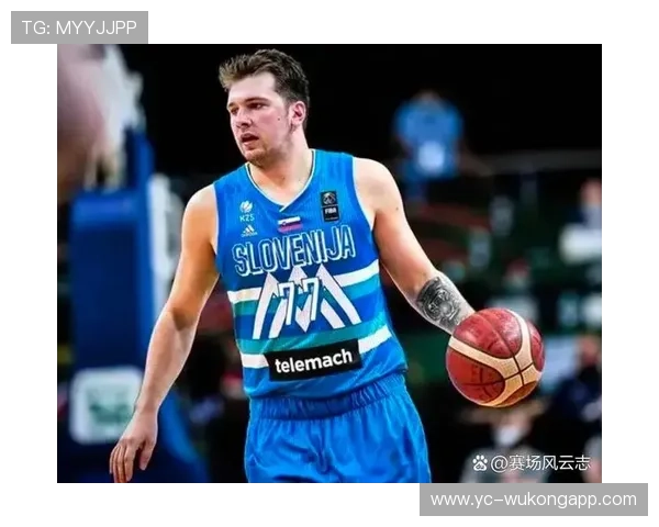 东契奇光鲜赛场下居然这么慵懒,见过他床头柜乱成那样的吗?