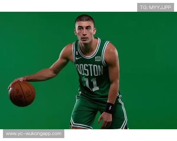 佩顿·普里查德挡拆拉开内线，外线效率成型