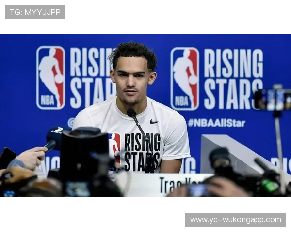 特雷·杨这日常穿搭根本不像NBA的，像刚下班打卡的邻家大哥啊！