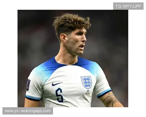 约翰·斯通斯：从传统中卫到战术多面手的角色跃迁解析