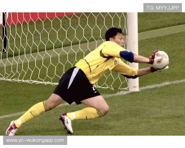 任意球时门将视线被阻挡，裁判该如何判罚规则深度解读