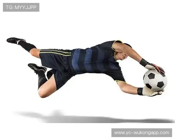 守门员犯规的界定与判罚：禁区内外处罚差异