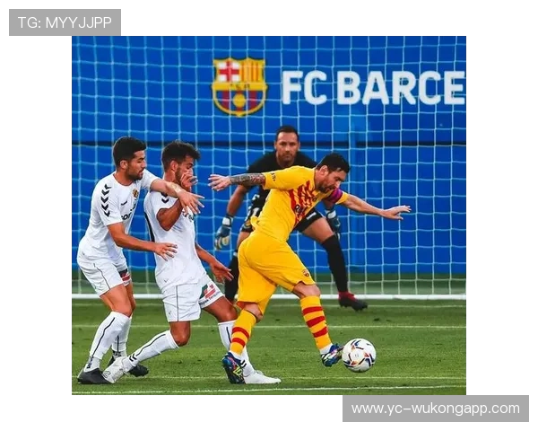 巴萨进攻体系过度依赖边路，中路渗透能力受限影响进攻多样性